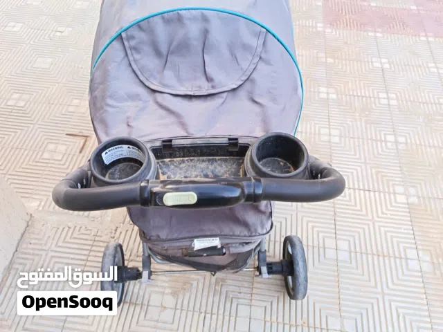 كروسه أطفال للبيع خاليه من عيوب كأنها جديده جايه من كندا معا سياره