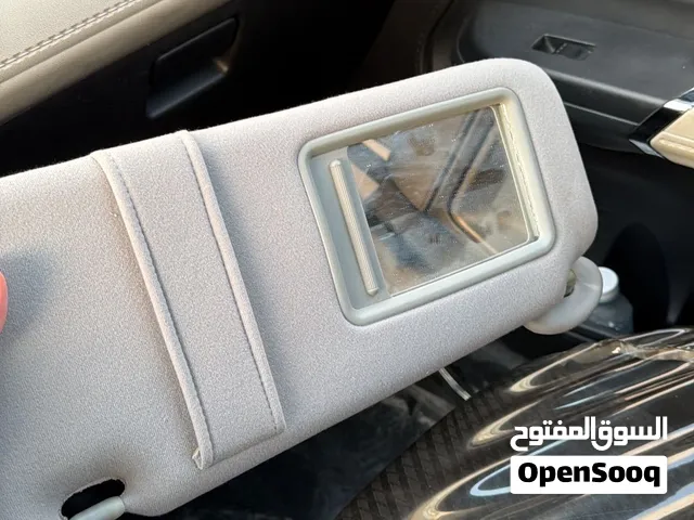 شماسة كامري وكالة ونظيفة لونها رصاصي والمنضرة سليمه جهة اليمين