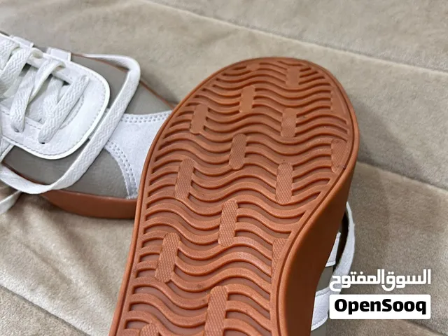 جوتي غير مستعمل جديد اصلي اديداس من دبي بدون كرتون