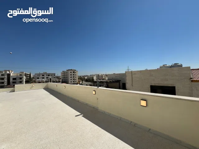 شقة للبيع مميزة جدآ في البنيات طريق المطار جامعة البترا ثالث مع الروف من المالك مباشرة