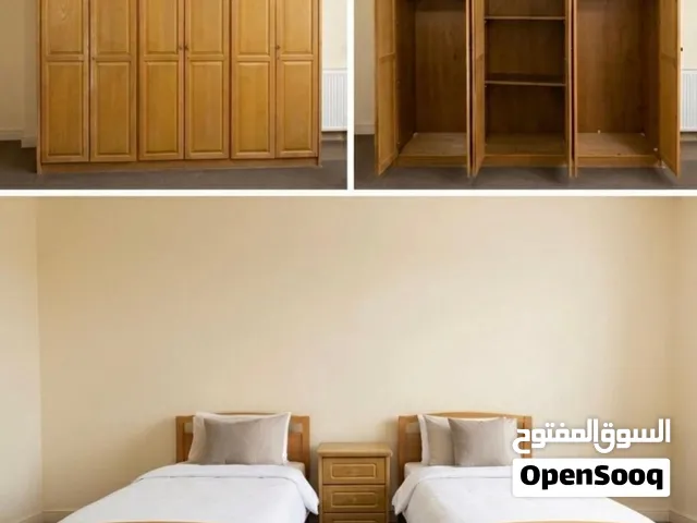 غرفة نوم خشبية متكاملة  + مكتب زجاجي عصري