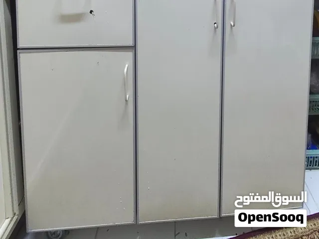 خزانه مطبخ شبه الجديد استعمال اقل من شهرين والبيع بغرض السفر