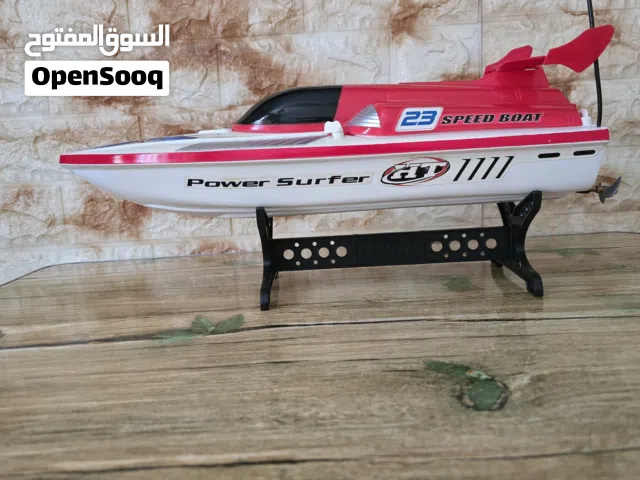 زورق شحن مع مسsدس ماء