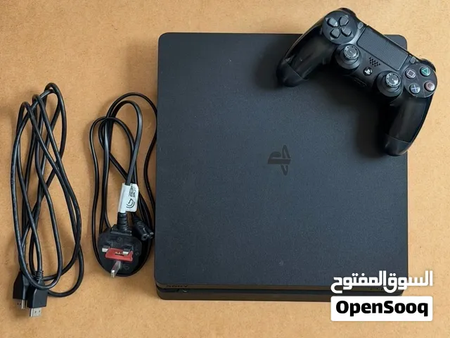 Sony PS4 Slim 1TB - Controllers and cables