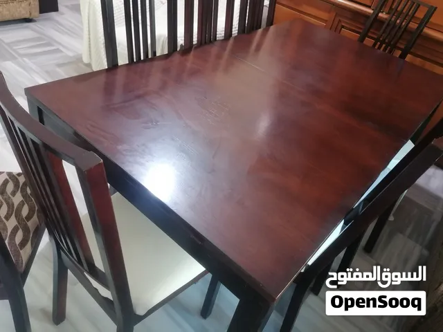 كراسي سفره وطاولة شاشة
