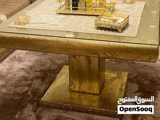 طاولة للبيع
