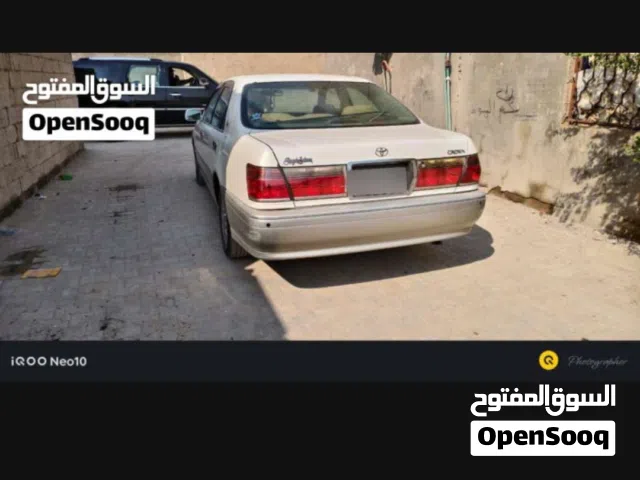 كراون 2001 للبيع السيارة كله بلاد نظيف بدون حادث