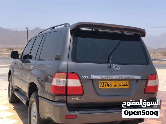 لاندكروزر موديل 2000