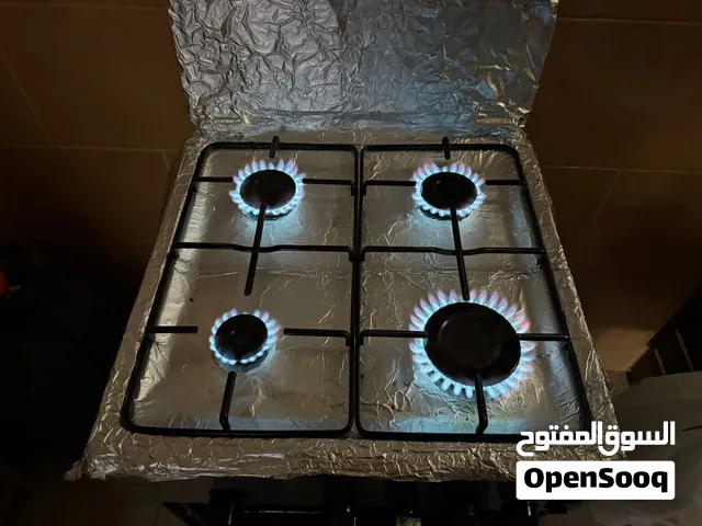 طباخ وانسا بحاله فوق الممتازه كل شي يعمل بكفاءة نضيف جدا  4 شعله مع فرن وشوايه واشعال ذاتي مع المنظم