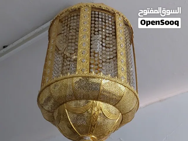 ثريا بتصميم شرقي تراثي