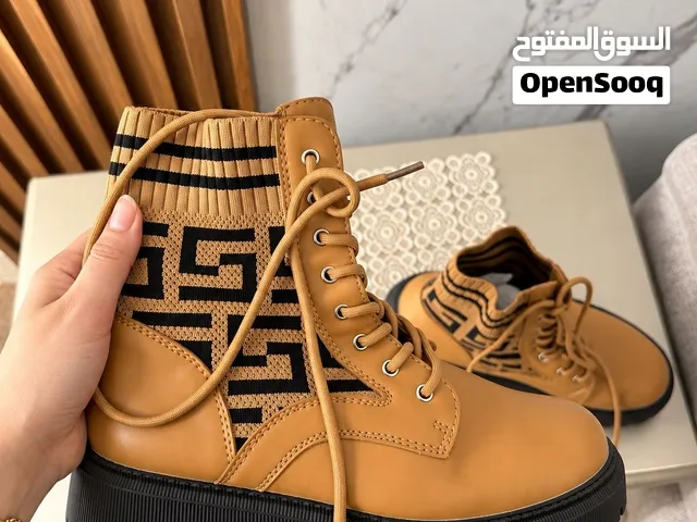 جزمات ستاتي لون عسلي