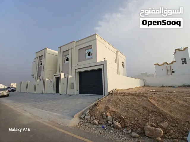 فيلا فاخرة في الحاجر حيم للبيع