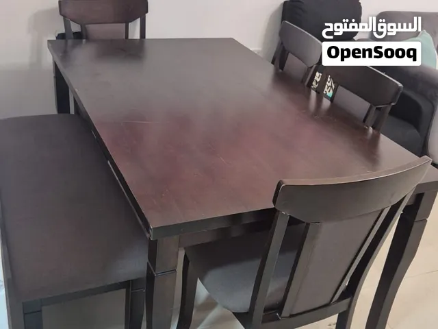 طقم طاولة طعام خشبية أنيقة وعملية للبيع (كاملة مع كراسي ومقعد)