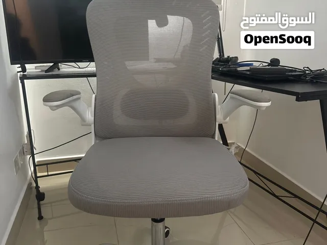 كرسي مكتب / دراسة / قيمنق من هوم سنتر / لون رمادي- جديد