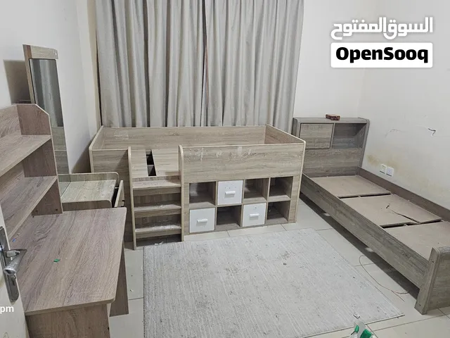 2 غرفة نوم سرير سنجل مع 5 ستارة black out و مكتب كبير و سجادة