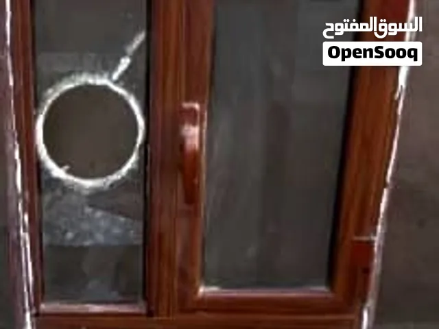 نافدة سعودي لون خشبي داكن