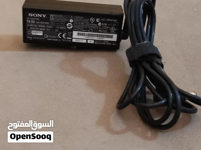 شاحن لابتوب سوني اصلي مستعمل يعمل بشكل عادي.