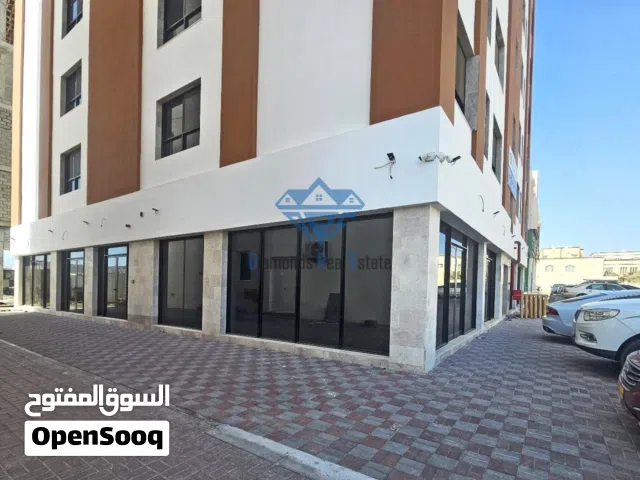 للإيجار شقة حديثة مؤثثه في الخوض السادسة