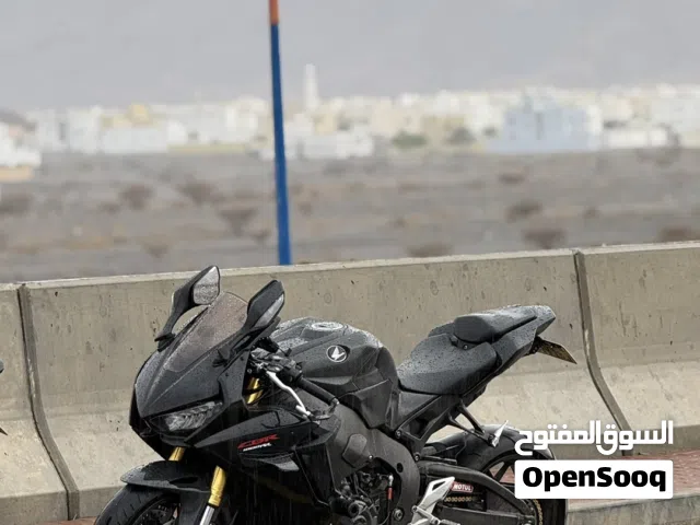 Cbr1000rr 2017  سي بي ار 1000  للبيع