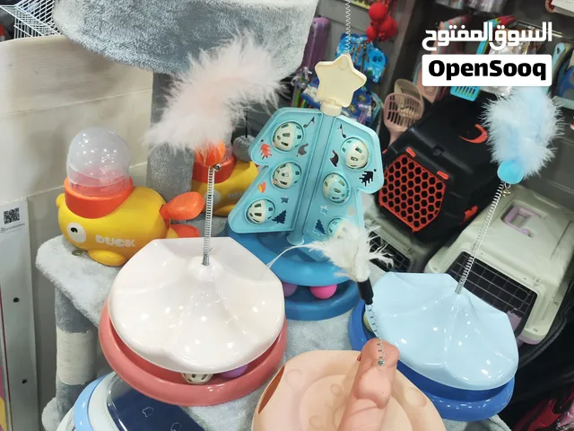 تشكيله العاب قطط طوابق مع ريشه