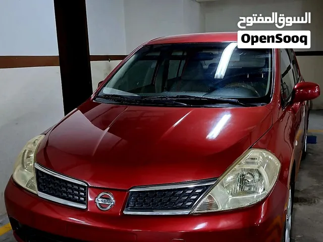 نيسان تيدا 1.6 السيارة العملية و موفرة بنزين وداخلها واسع بشكل يخالف حجمها الصغير وفوق حالتها ممتاز