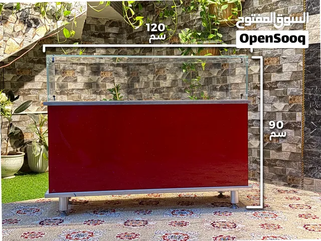 عارضات للمحل