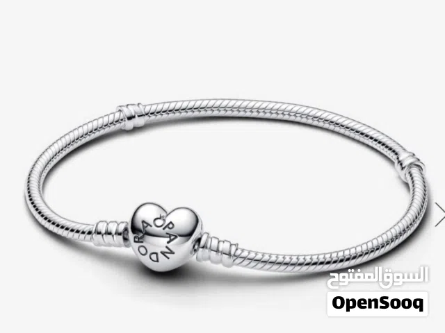 PANDORA Silver bracelet with heart-shaped clasp with some charms سوار باندورا فضة بشكل قلب مع إضافات