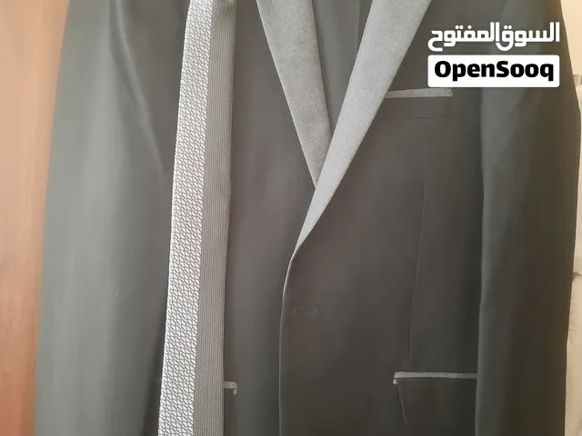 بدلة شبابية مستعملة مرة وحدة جديدة وكالة  من ماركة قياس لارج