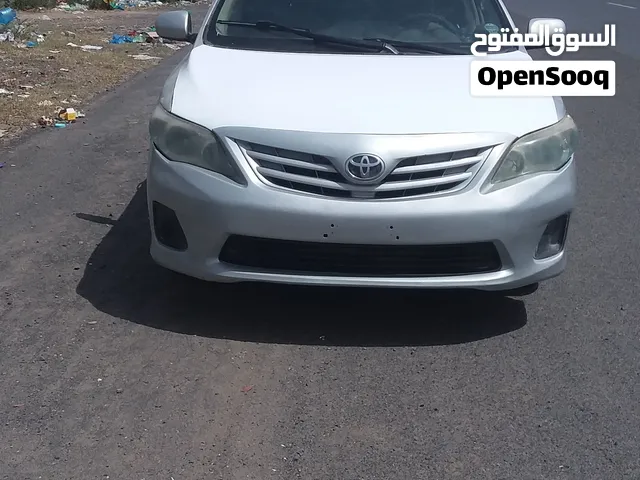تويوتا كامري موديل 2012 جير عادي لون فضي مواصفات خليجية مجمرك ، نضيف وبسعر مغري نظرا للحاجة