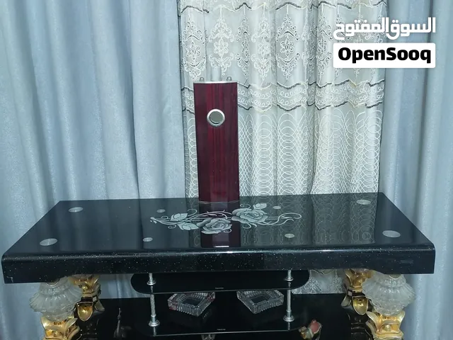 ميز تلفزيون (للاستبقال) نظيف جداً ب80 الف