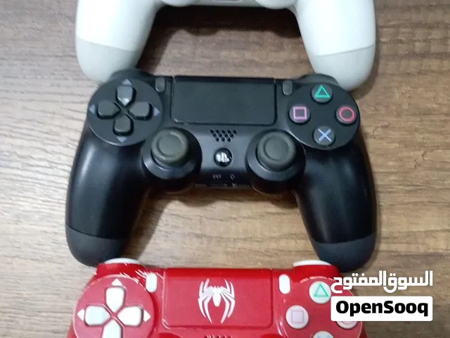 للبيع يدات بلايستيشن فور استعمال خفيف جدآ الحبه على  (4دينار بسس) وعليهم كفاله اسبوع كامل