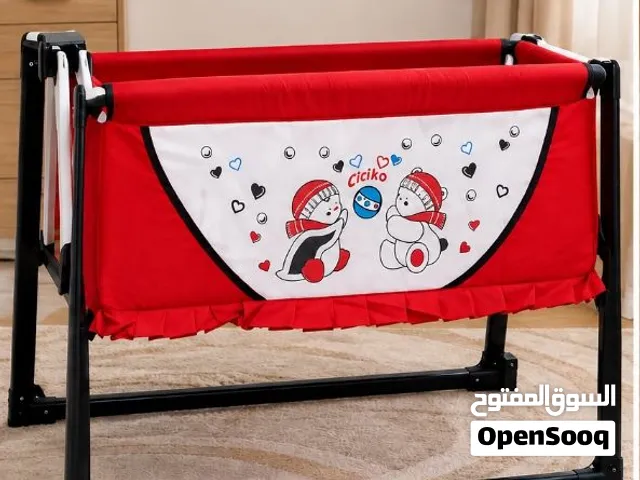 سرير وهندول اطفال ماركة Ciciko  من عمر مواليد الى ثلاث سنوات نظيييييف جدا
