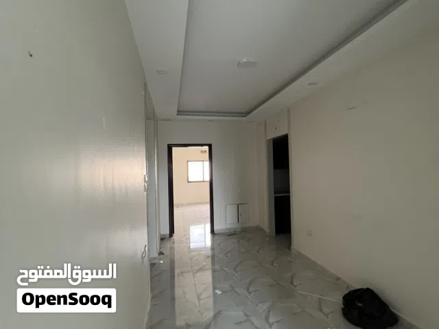 مكتب للايجار على شارع الحصن الرئيسي/دوار حياة اربد