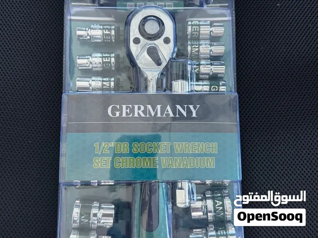 Socket wrench and ratchet set