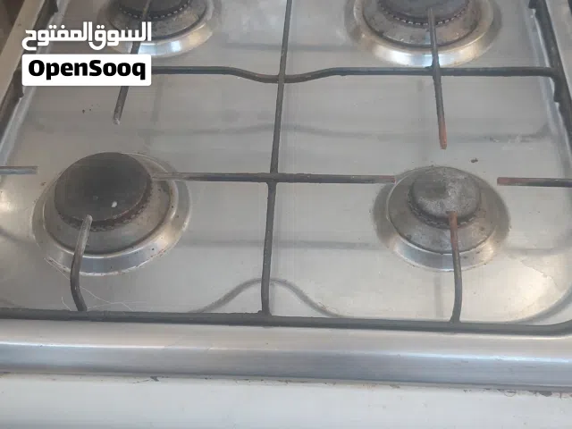 طباخ كامتيل  حجم صغير  بحاله جيده وشغال مع فرن  شغال