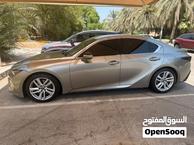 ليكزس IS300 Full option مديل 2023 نظيفة جدا ممكن التمويل عبر البنك او كاش