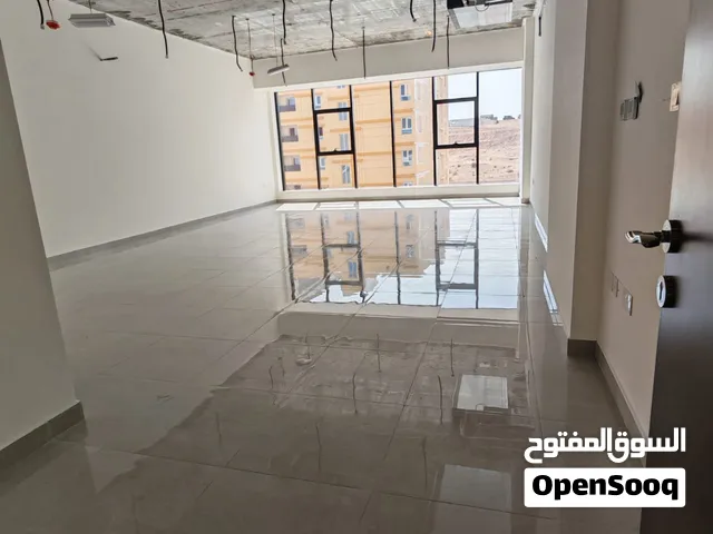 للاجار او البيع مكتب تجاري في أكثر منطقة حيوية في مسقط شارع المها ( الخوير الجنوبية) بوشر للايجار