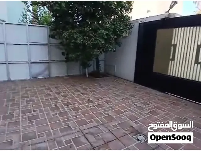 شقة مكتبية في بوستة تصلح مقر شركة للايجار