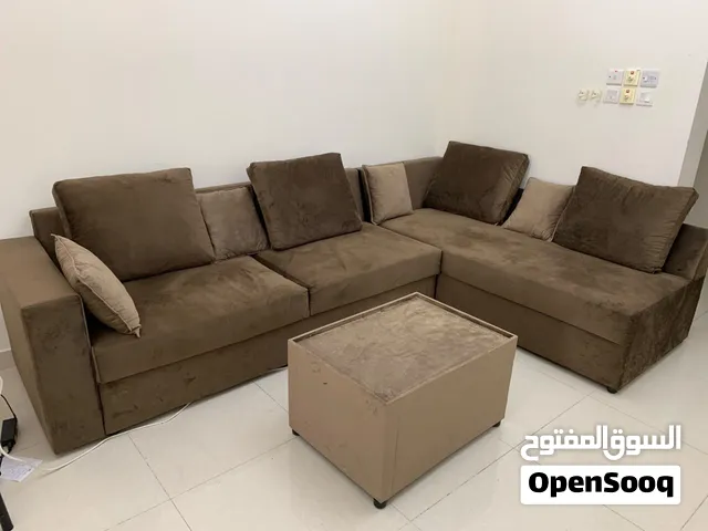 اثاث و معدات منزلية استعمال بسيط شبه جديدة مختلفة المناشئ ثلاجة صغيرة ضمن الضمان