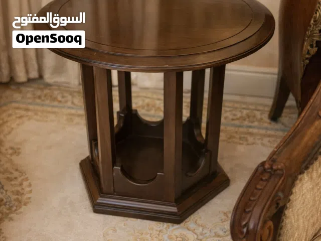 طاولة خشب كلاسيك