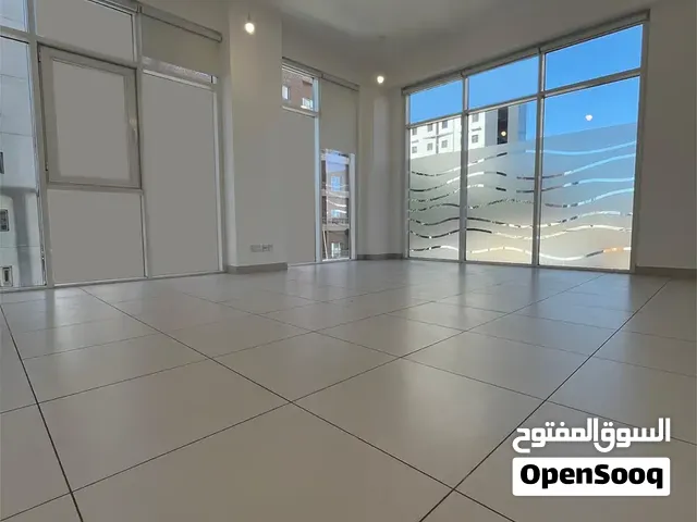 شـقـة نـصـف مـفـروشـة مـع شـهـر مـجـانـي لـلإيـجـار فـي بـنـيـد الـقـار