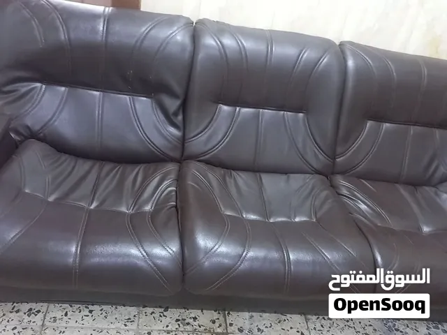 تخم جلد اثاث مكتبي مستعمل  قنفات جلد أصلي العدد 4 وميز مكتبي