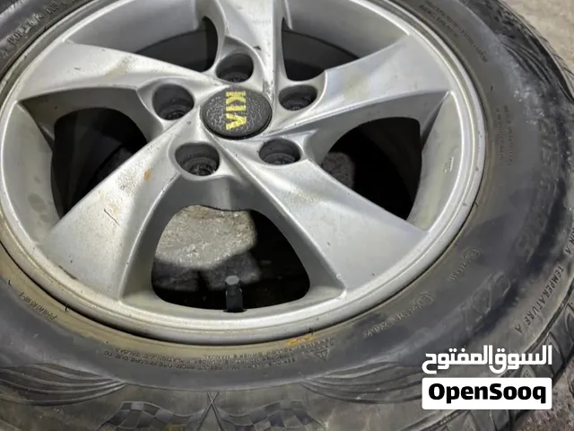تايرات مع الويل كاملات استعمال قليل جدا يرهمن على سيارة النترا وعلى سيارة سيراتو 2013 للبيع بسعر 400