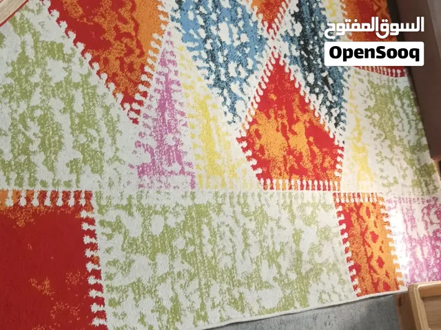 للبيع سجاده كبيرة صناعه  تركيه  تناسب غرفة الجلوس او غرفت الضيوف عاليه عن الارض بدفي جدا