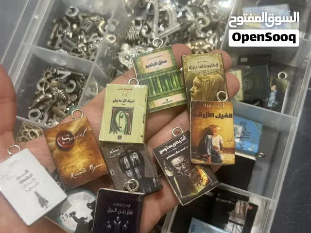 صندوق تعليقات ميداليات حديد لا يصدأ ومجسمات كتب