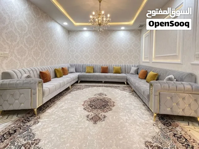 عندك صالون قديم يبي صيانه او بتصنع صالون جديد ع حسب التصميم يلي تبيه