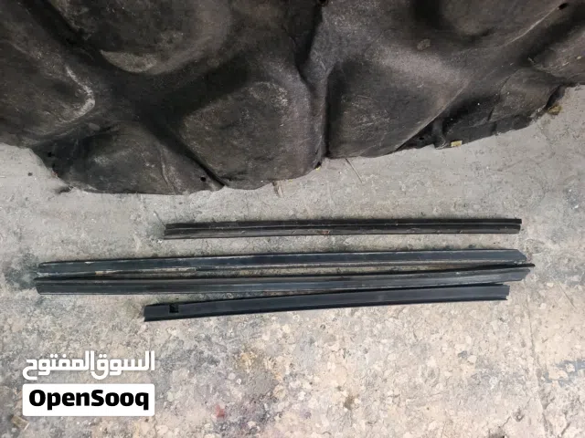 قطع مستوبيشي لانسر بركب من 96لغاية 2001 القطع لغطاء الماتور وقطع مساطر داخليه طقم 4حبات