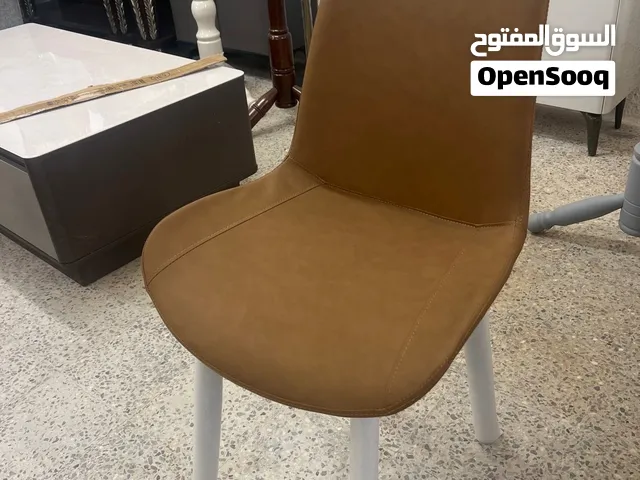 ست كراسي طعام عصرية جلد لون عسلي (الجملي) مستوردة بتصميم عملي ومتين