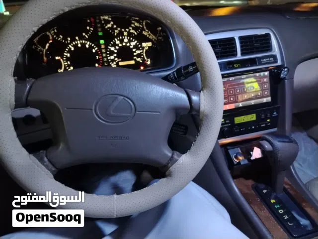 لكزس اي اس 1999