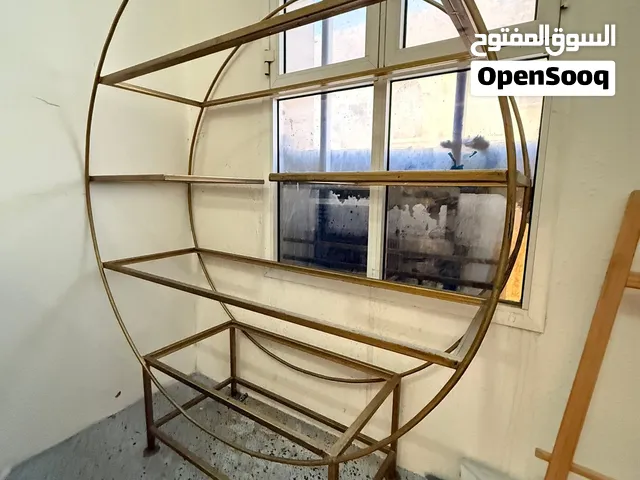 رف/ستاند ديكور معدني مع ارفف زجاجيه